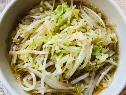 市販の生麺のアレンジ☆もやし醤油ラーメン☆